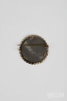M1992_028_014ii.jpg; M1992/028:014; brooches; jewellery