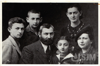 M2007.072.jpg; M2007/072:001; ; photographs