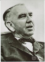 M2012.025f.jpg; M2012/025:003; Vase; decorative art