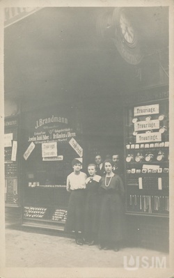 M2019_052_007.jpg; M2019/052:007; ;